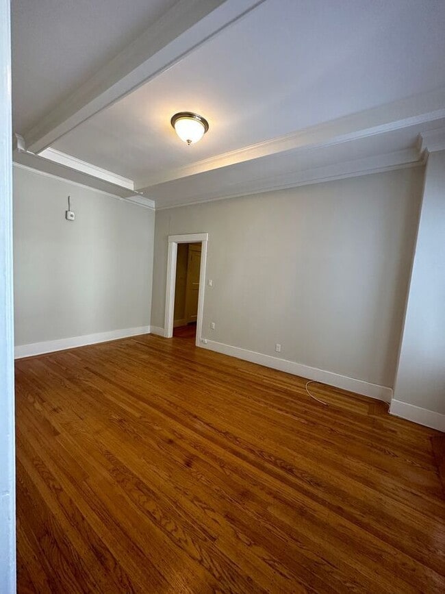 Building Photo - 2108 Hayes St