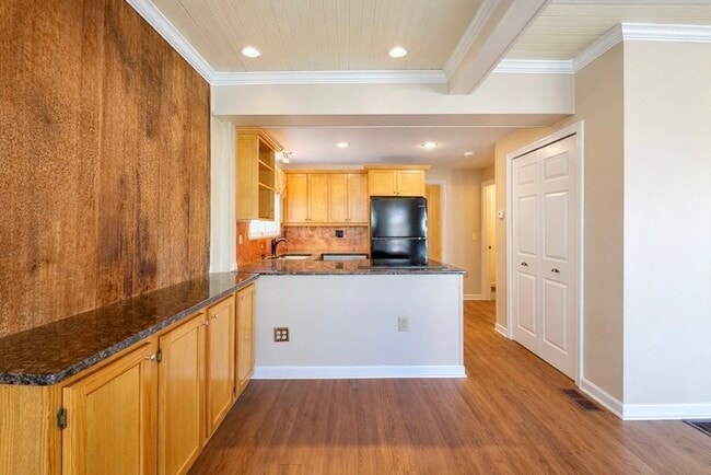 Building Photo - 100 Water St