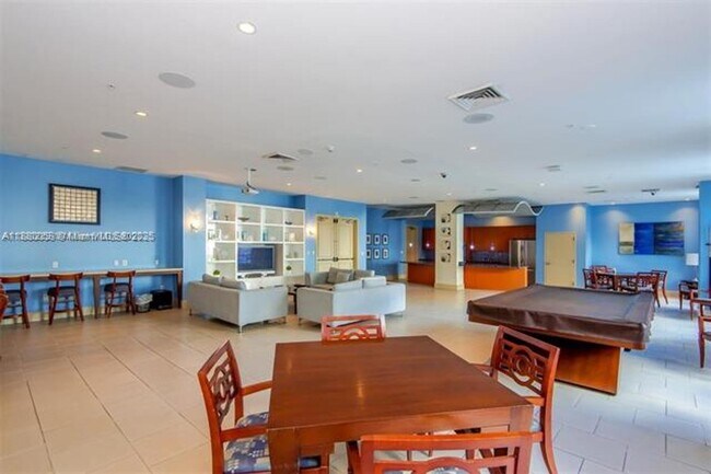 Building Photo - 2001 Biscayne Blvd