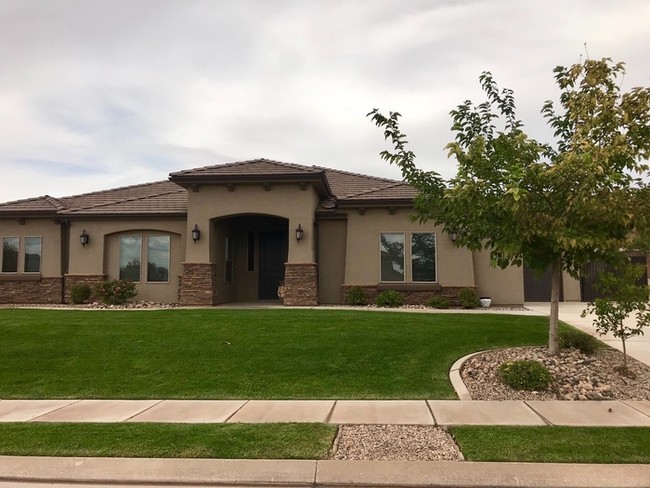 Building Photo - **Beautiful Little Valley Home**