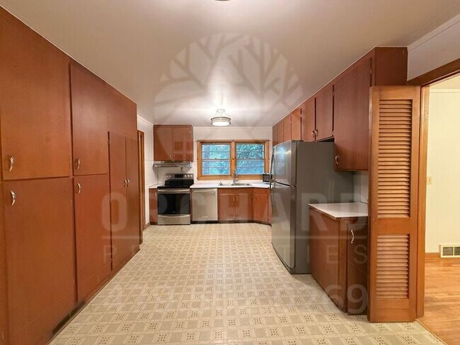 Building Photo - 3 bedroom, 2 Bath House Near University of Arkansas campus