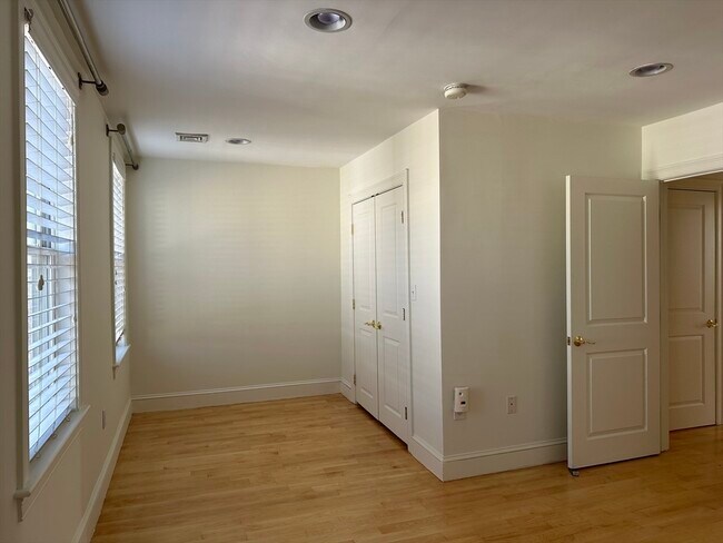 Building Photo - 270 Bunker Hill St