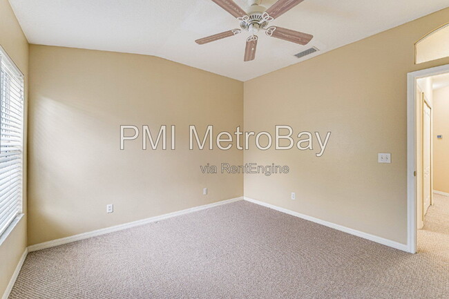 Building Photo - 15706 Fishhawk Falls Dr