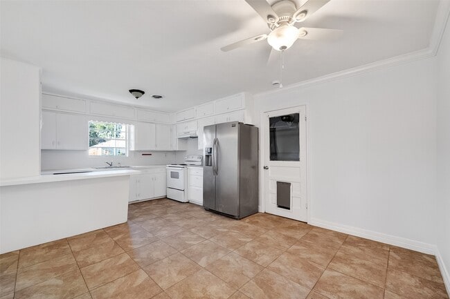 Building Photo - 703 Coryell St