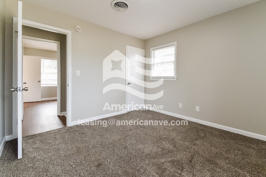 Building Photo - 4838 Chapman St