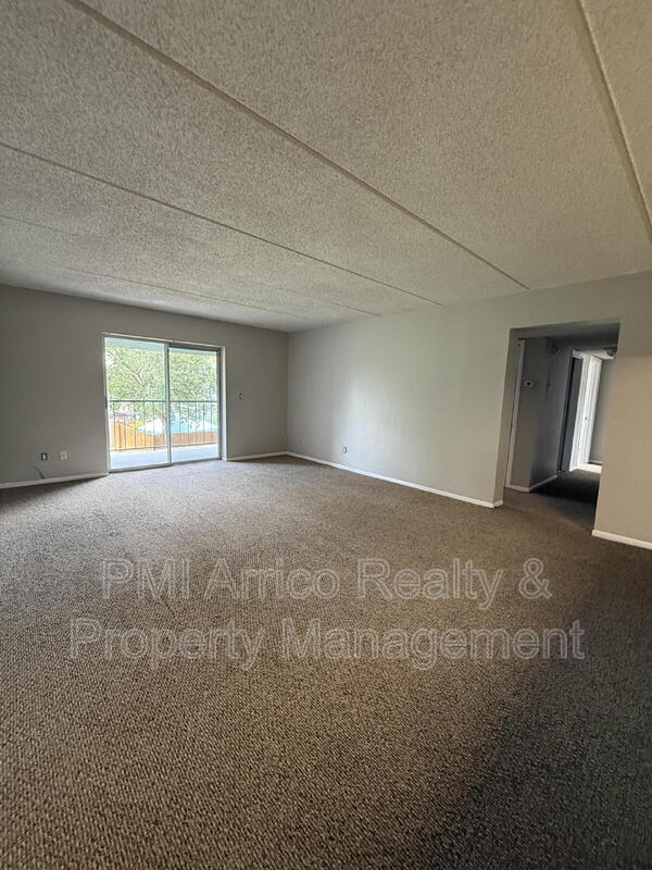 Building Photo - 2812 Somerset Park Dr
