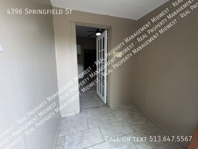 Building Photo - 4396 Springfield St