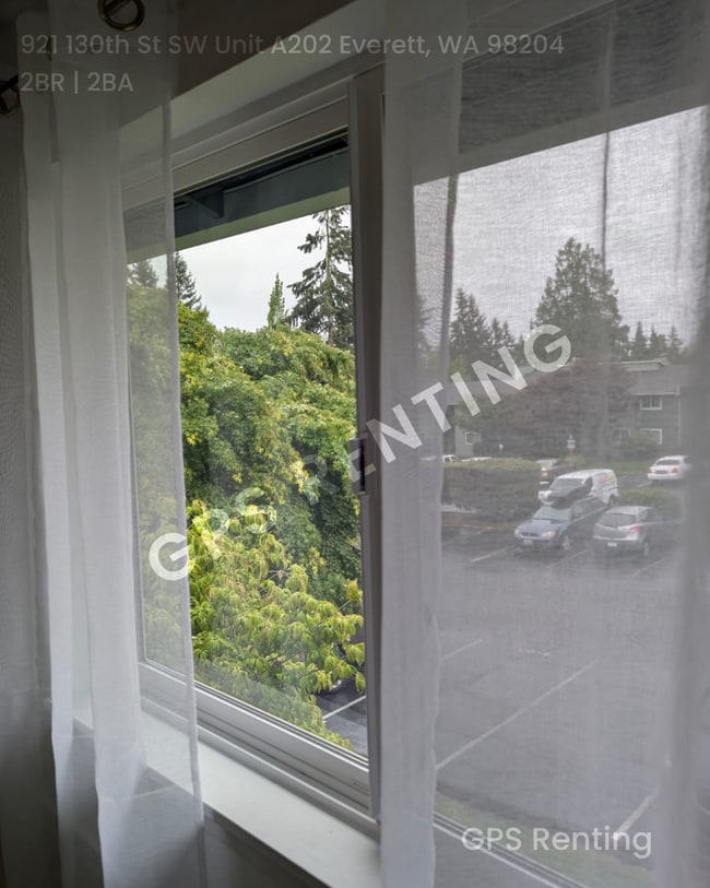 Building Photo - Renovated Bright and Open 2/2 Townhouse!!!