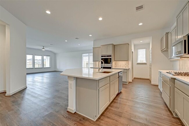 Building Photo - 28451 Hazel Trl