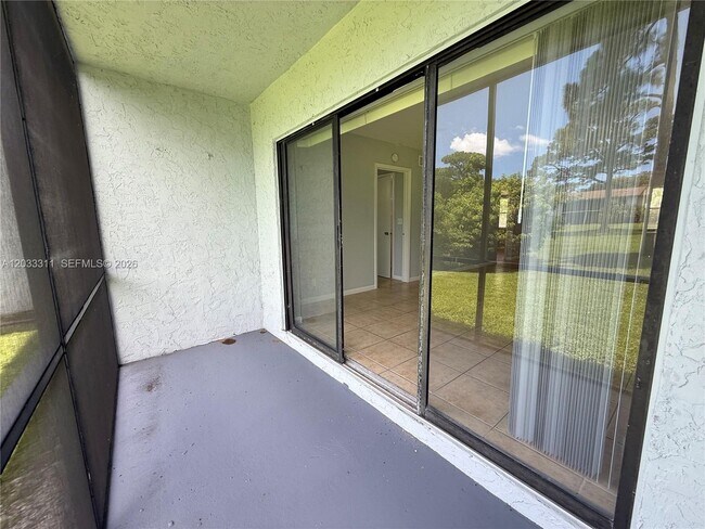 Building Photo - 4885 Arjaro Dr