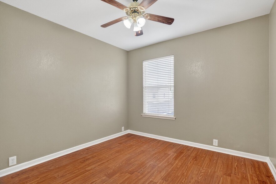 Building Photo - 10624 Traymore Dr
