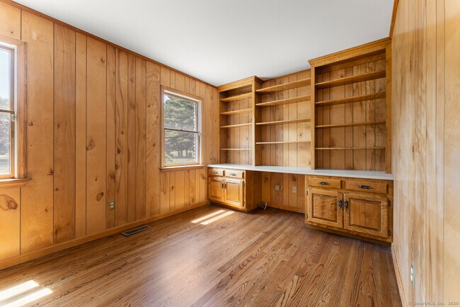 Building Photo - 66 Middle Ridge Rd
