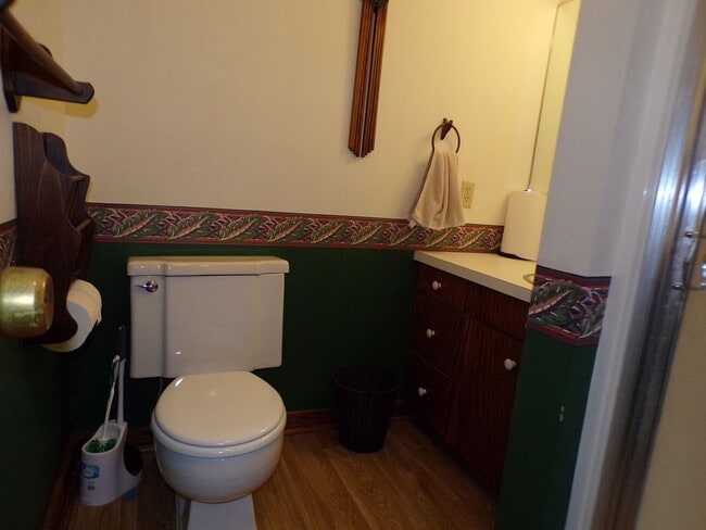 Building Photo - Light-Filled Home in Ideal Traverse City Neighborhood