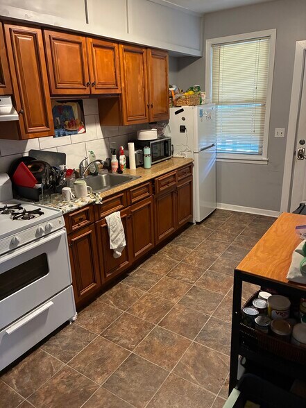Kitchen - 926 Fulton St SE