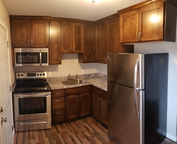 Kitchen - 308 Lewis St S