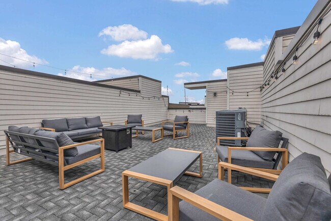 Building Photo - 1122 Argyle Ave