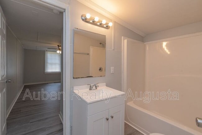 Building Photo - 3527 Bullock Ave