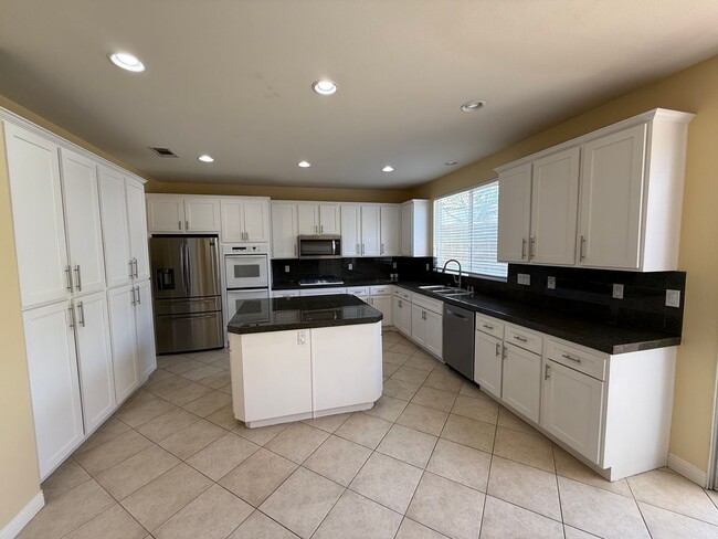 Building Photo - Luxury 5 Bedroom, 4.5 Bath Home in Otay Ra...