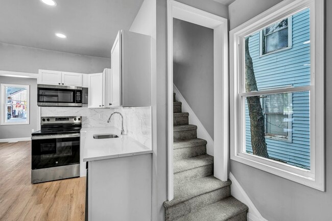 Building Photo - 19 E Main St