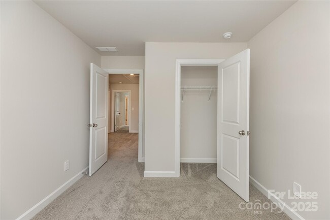 Building Photo - 4135 Smt Wds Dr