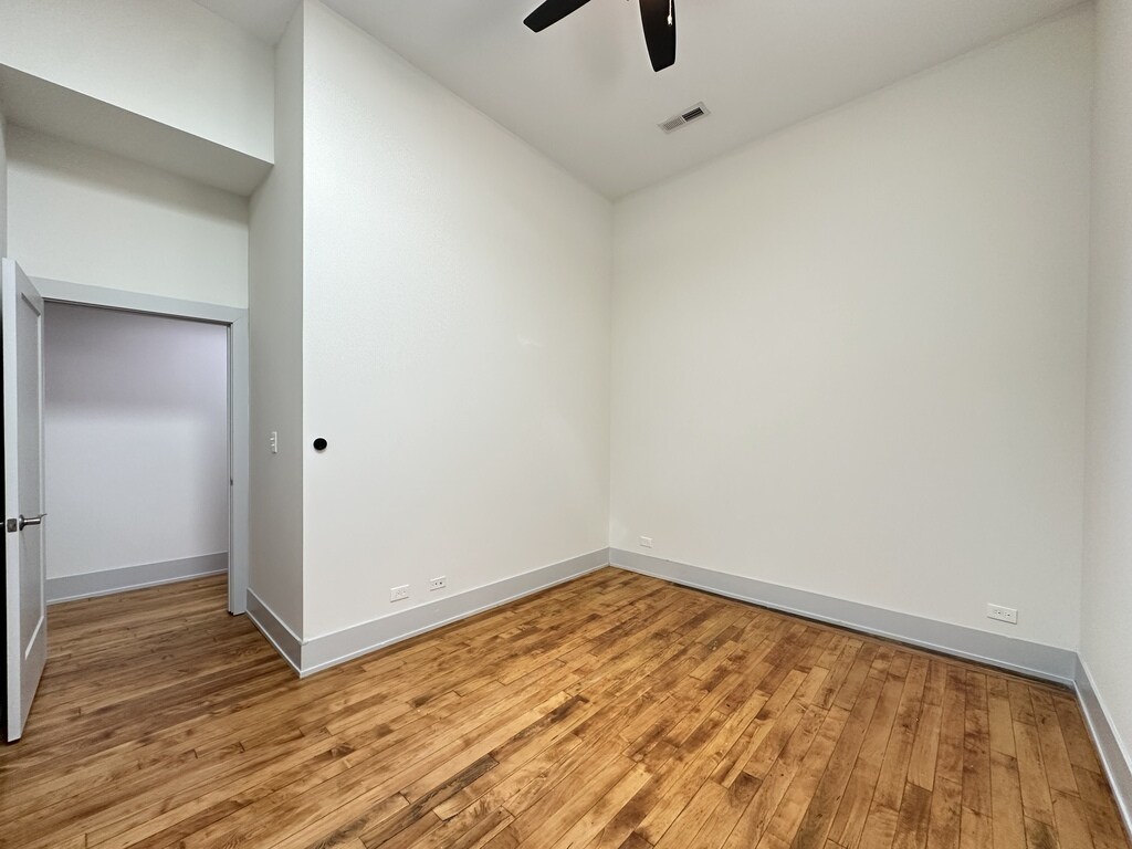 Building Photo - 1432 W 21st St