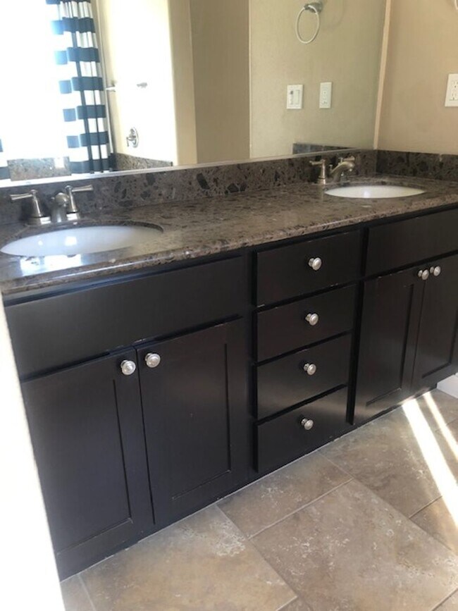 Building Photo - Beautiful Manteca Home in Quiet Neighborhood