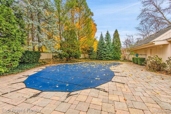 Building Photo - 5760 Snowshoe Cir