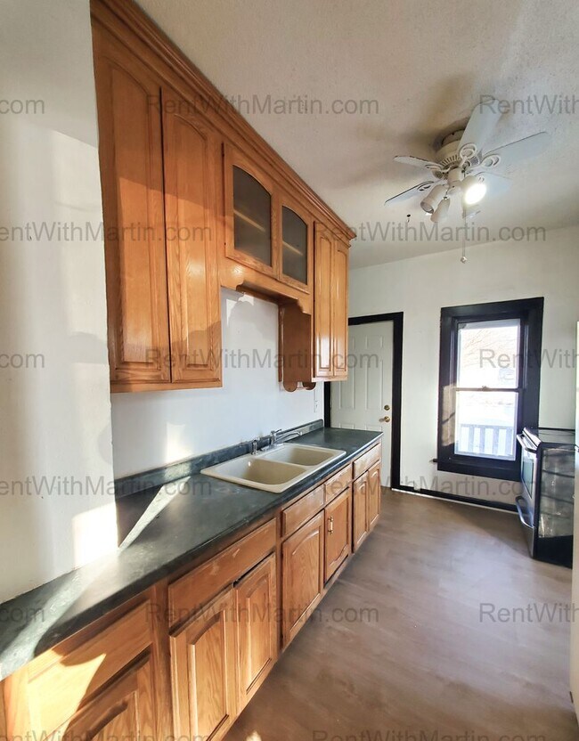 Building Photo - 1020 Columbia St