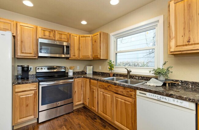 Building Photo - 2720 2nd Ave N