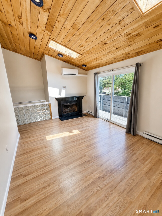 Building Photo - 311 Racebrook Rd