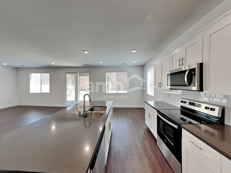 Building Photo - 8927 Tiger Tooth Ave
