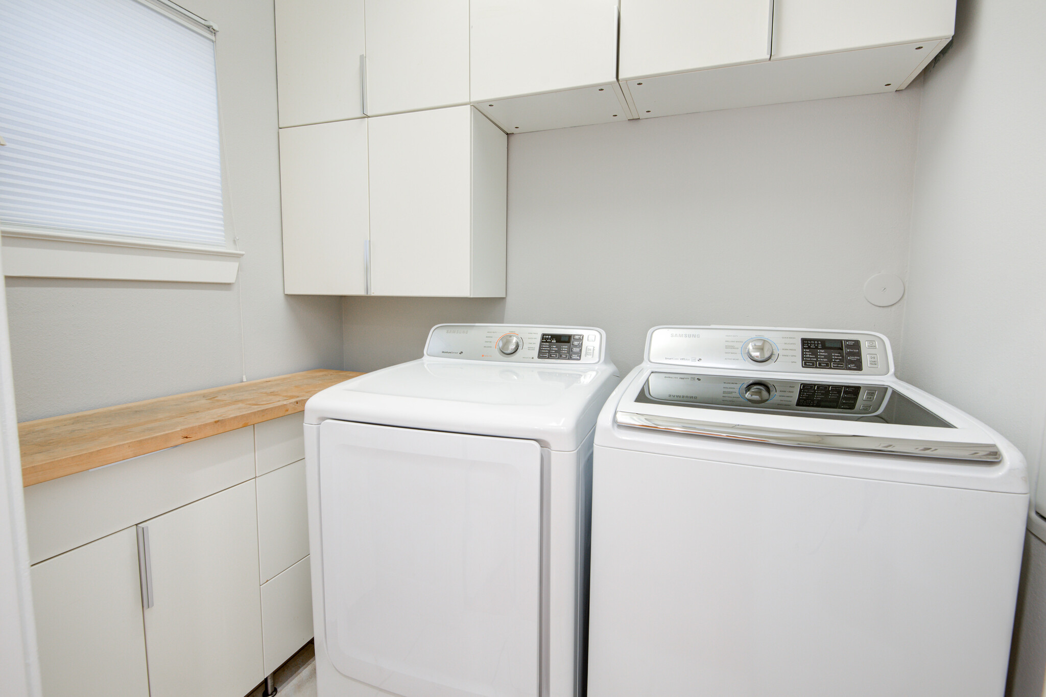 Laundry room (appliances included) includes plenty of additional cabinet space. - 4202 Spencer St