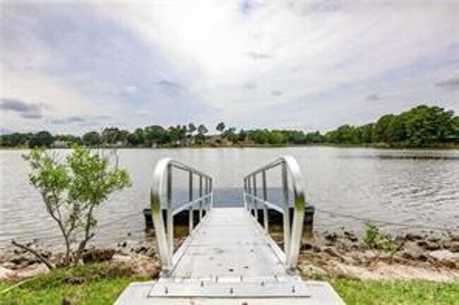 Building Photo - 4 BED/3 BATH LOCATED IN A WATERFRONT COMMU...
