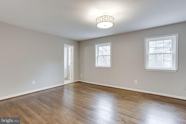Building Photo - 2313 McGregor Ct