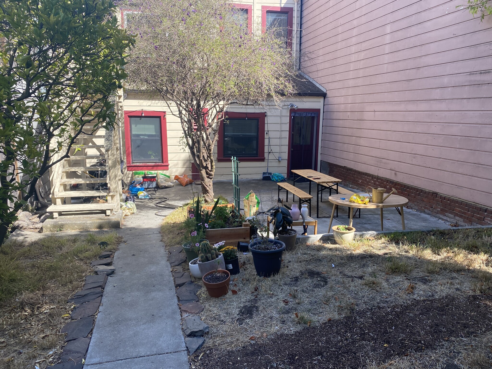 Shared backyard-1 - 328 Utah St