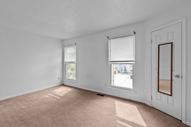 Building Photo - 405 Falling Ln