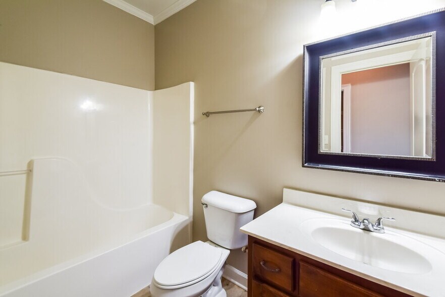 Building Photo - 4378 Bloombury St