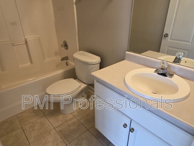 Building Photo - 3241 Hardwood Dr