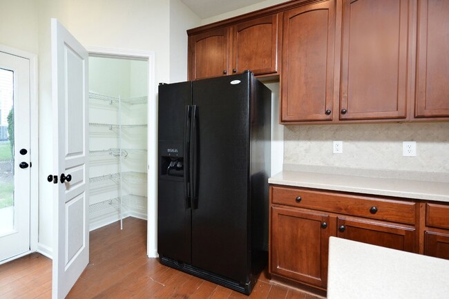 Building Photo - Townhome in Quiet Neighborhood