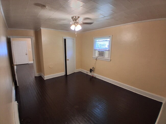 Building Photo - 526A Center Street