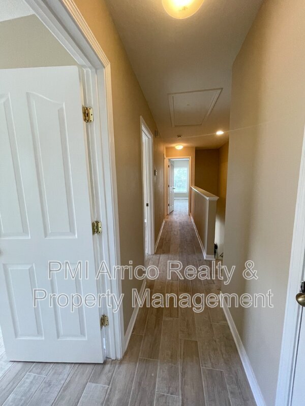 Building Photo - 10840 Johanna Ave