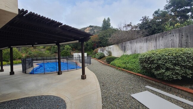 Building Photo - Amazing 4 Bedroom Home with Pool across from Cowls Mt