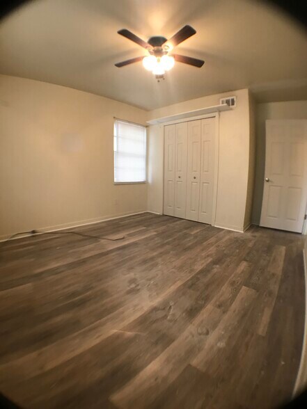 Front bedroom - 1800 Hilltop Dr