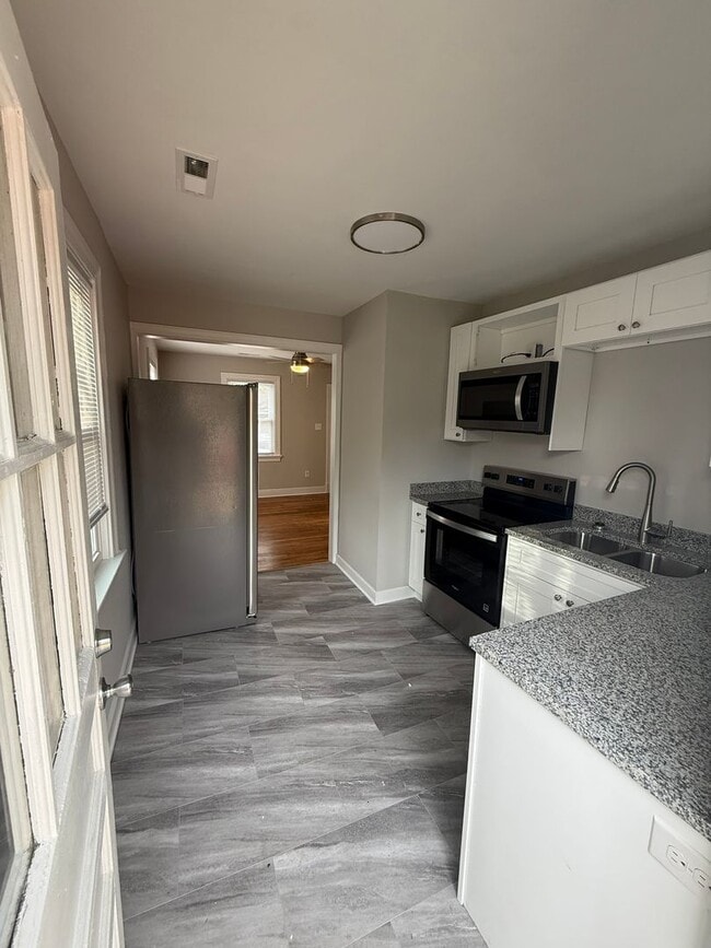 Building Photo - Great renovated 2 bedroom house in Richmond
