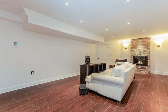 Building Photo - Private 3-Bedroom Home on 5 Acres with Mod...