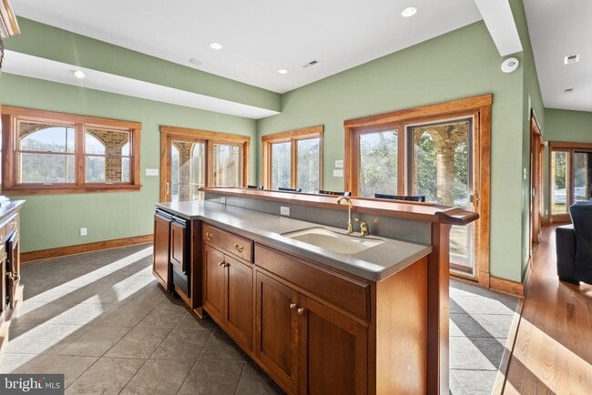 Building Photo - 3535 Meadow Rd