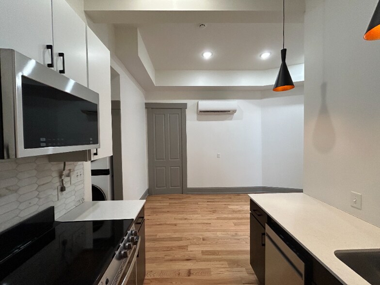 Building Photo - 1725 Elm St