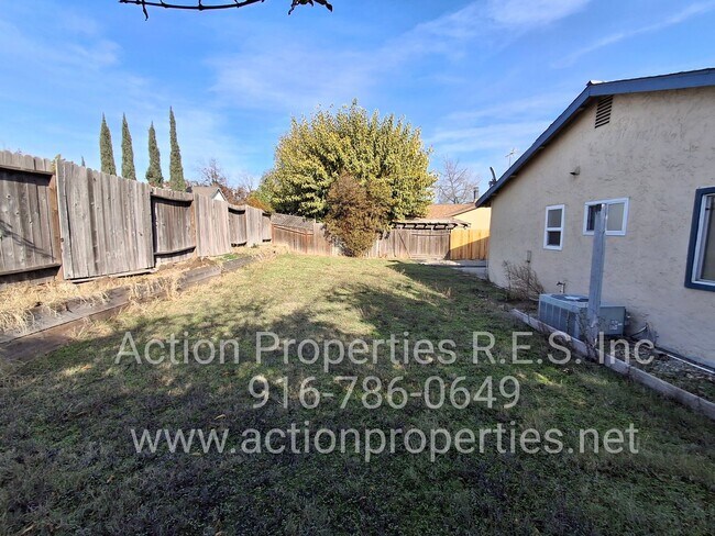Building Photo - Antelope R.V. Parking, Single Story: Large Yard: RV Parking: 3 Bed, 2 Bath - Foothill Farms/Antelope