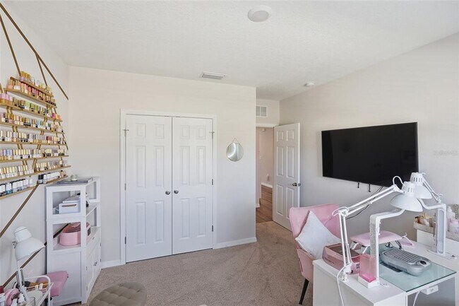 Building Photo - 1330 Current Pl