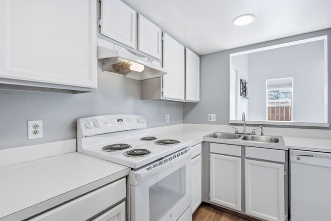 Building Photo - 5407 W 16th Ave